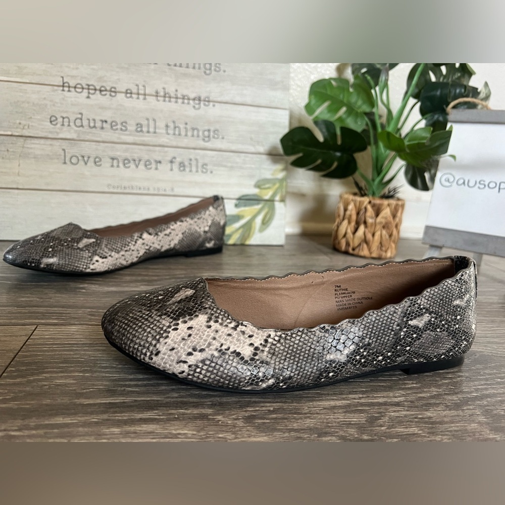 Portland Boot Company Snakeskin Patterned Scalloped Edge Slip On Flats. Size 7